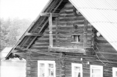 Декоративные детали дома, деревня Лумбила (Метчелица)